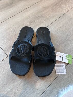NWT ONCAI Black Cutout Logo Comfort Slide Sandals Casual Walking Supportive